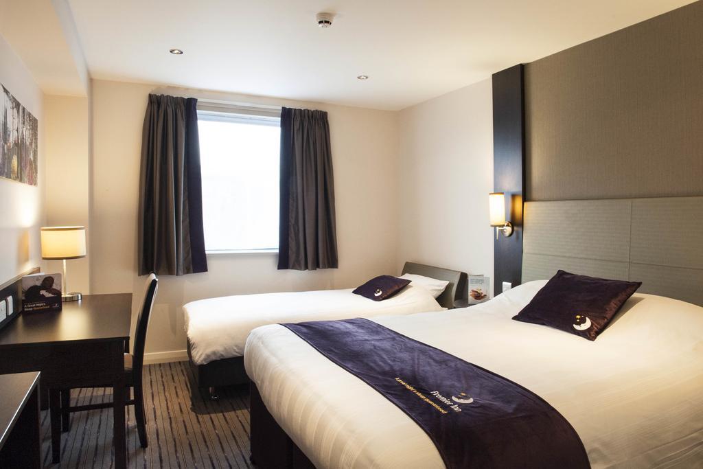 Premier Inn Dundee North Room photo