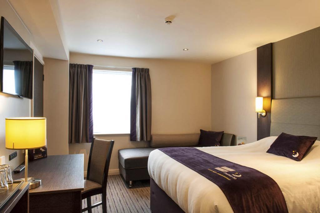 Premier Inn Dundee North Room photo