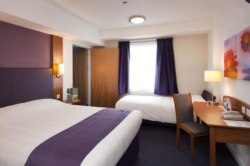 Premier Inn Dundee North Exterior photo